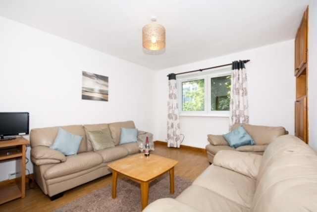 Property photo 1 of 8 Lounge