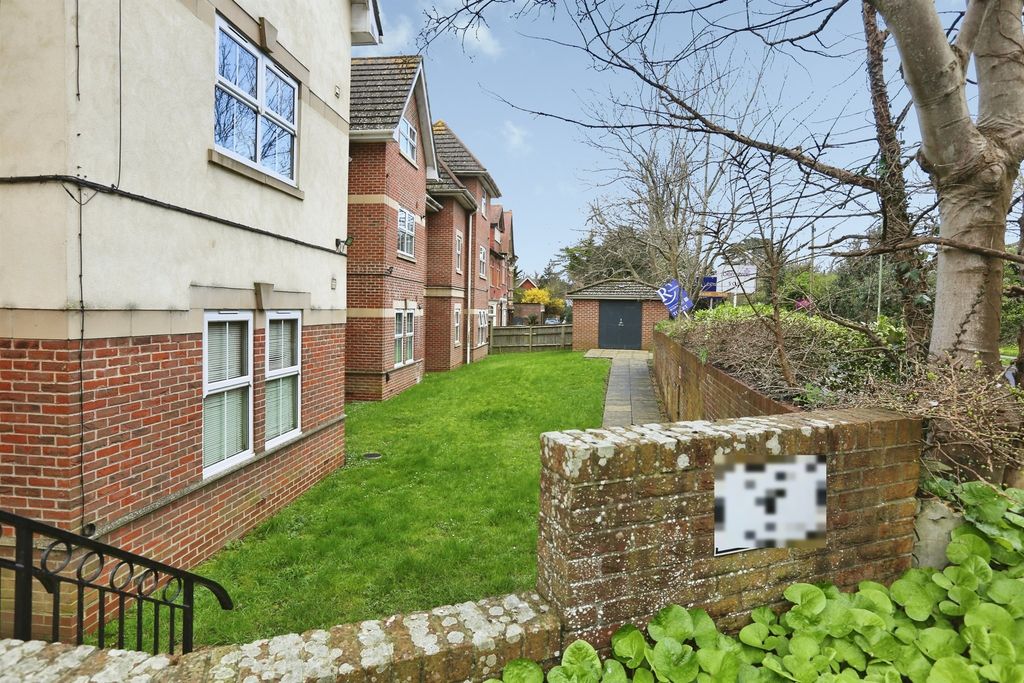 Additional image 17 of 2 bed flat for saleThe Avenue, Fareham PO14
