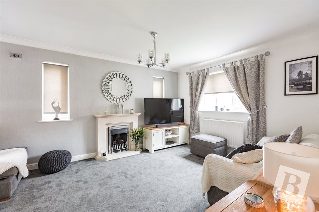 Property photo 2 of 21 Lounge