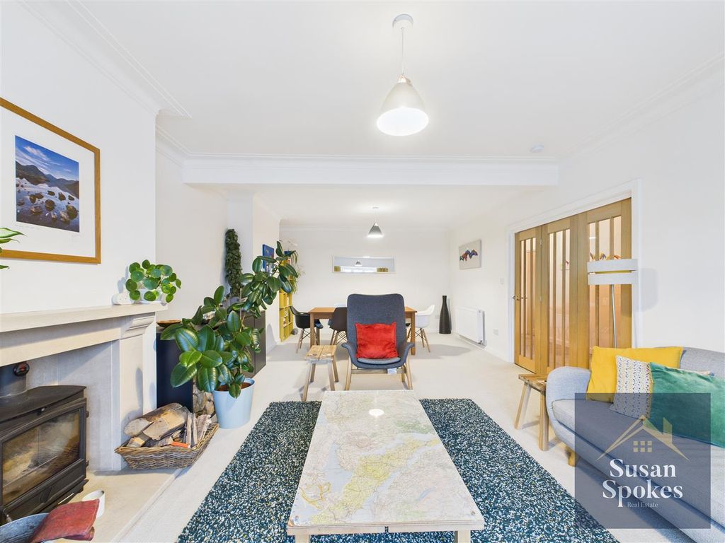 Property photo 3 of 23 Cam01858G0-Pr0219-Still003.Jpg