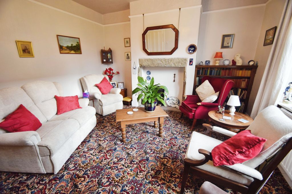 Property photo 2 of 16 778F30Ab-Lounge