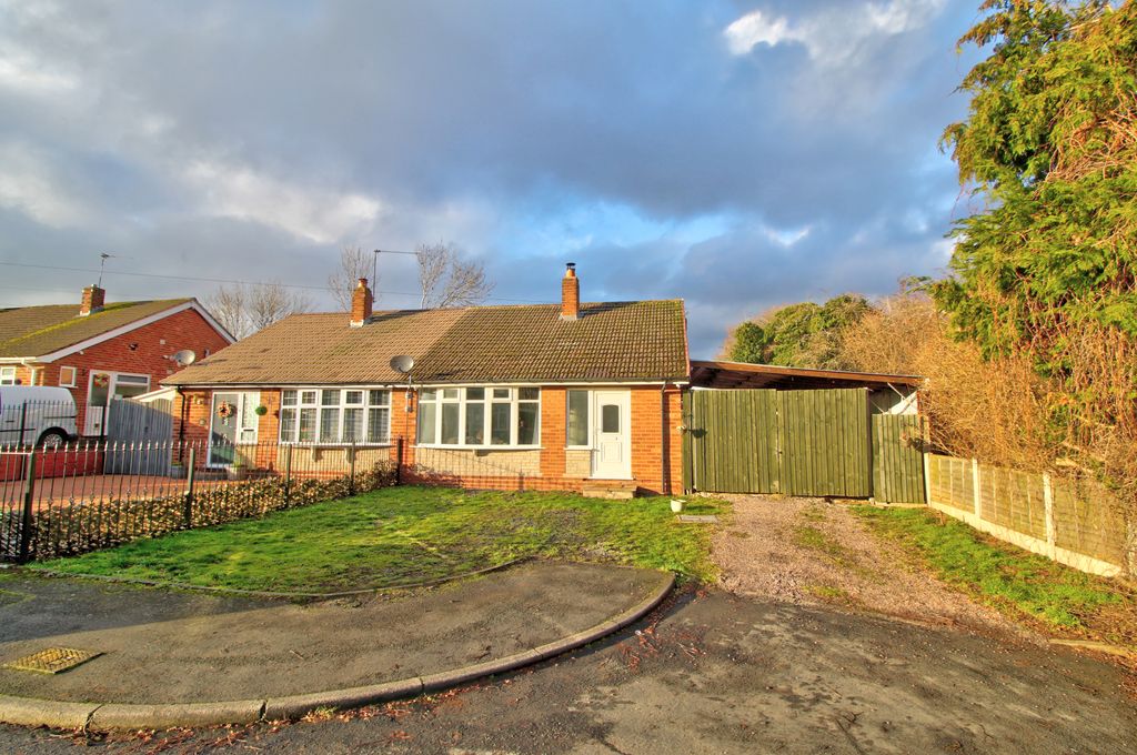 Belvedere Close Kingswinford DY6 2 Bed Semi detached Bungalow For 