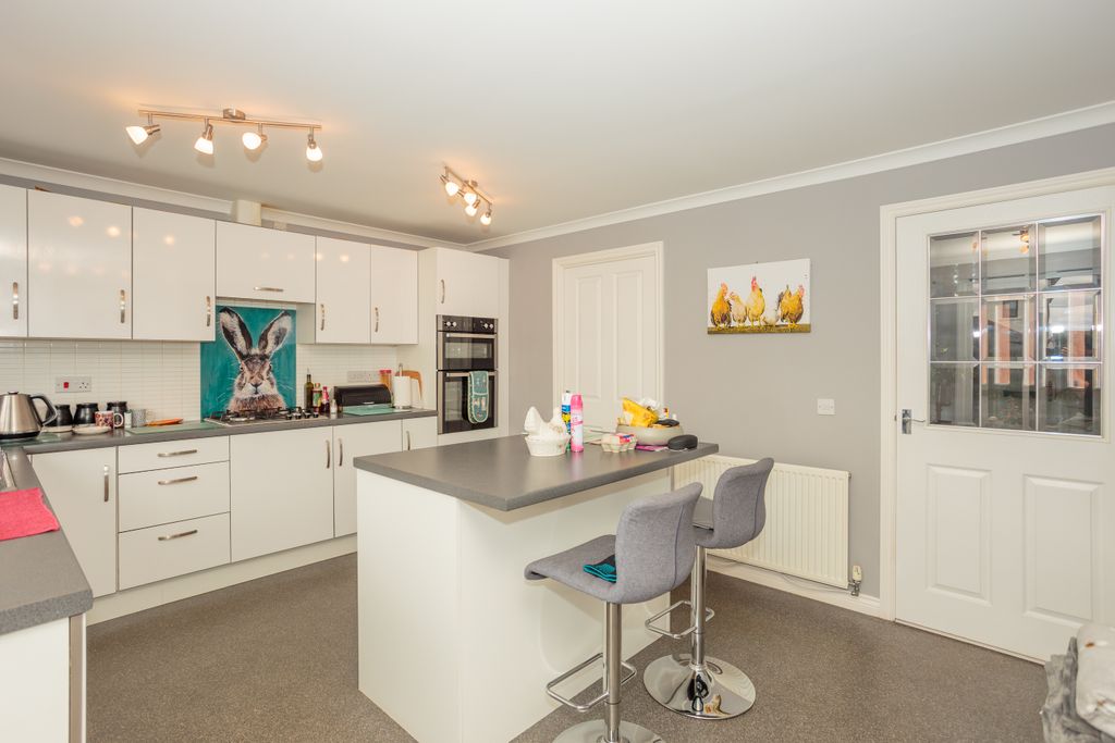 Property photo 3 of 43 Kitchen