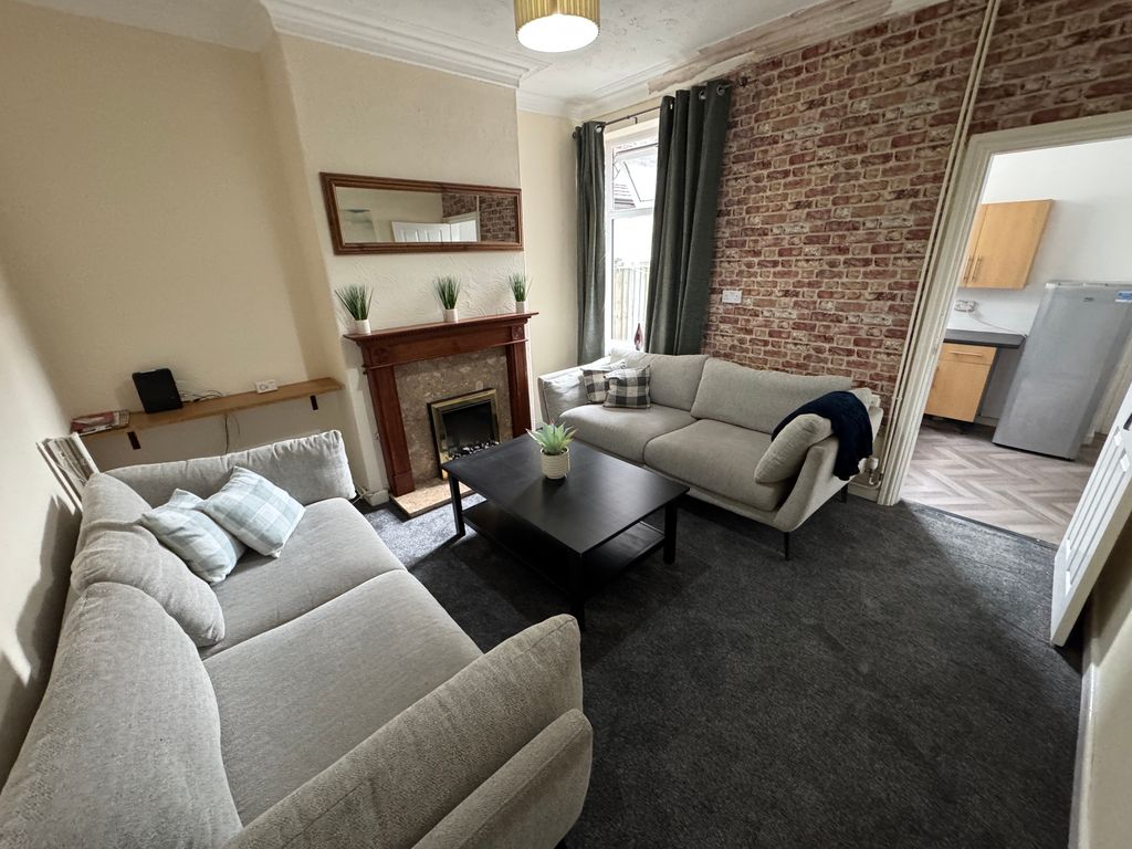 Property photo 1 of 7 Lounge