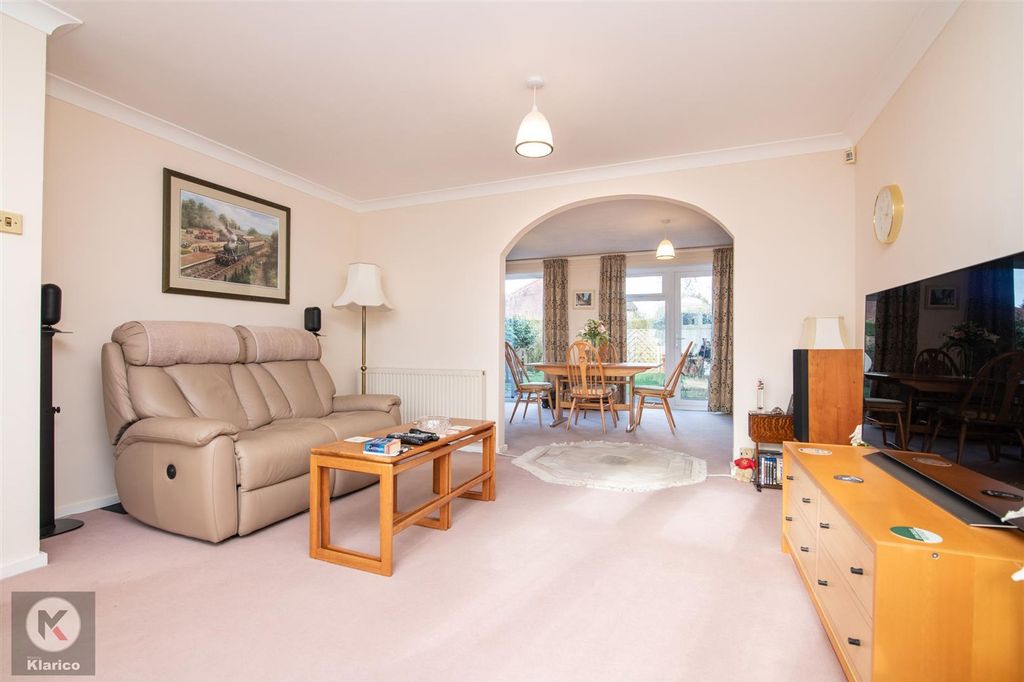 Property photo 3 of 12 Pipersgreen-13.Jpg