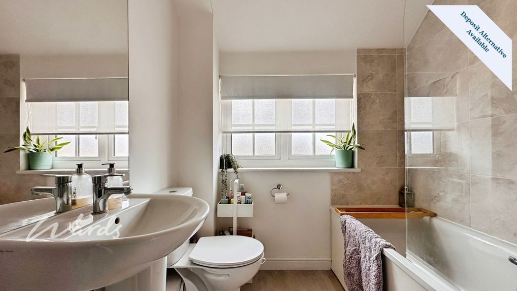 Property photo 3 of 19 Bathroom