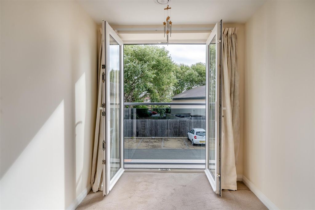 Property photo 2 of 20 8661745-Interior01.Jpg