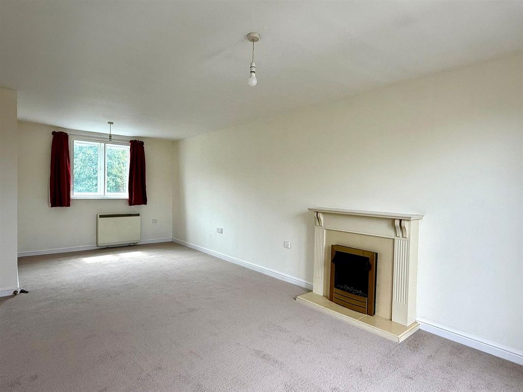 Property photo 3 of 9 170 Saltash Living Room.Jpg