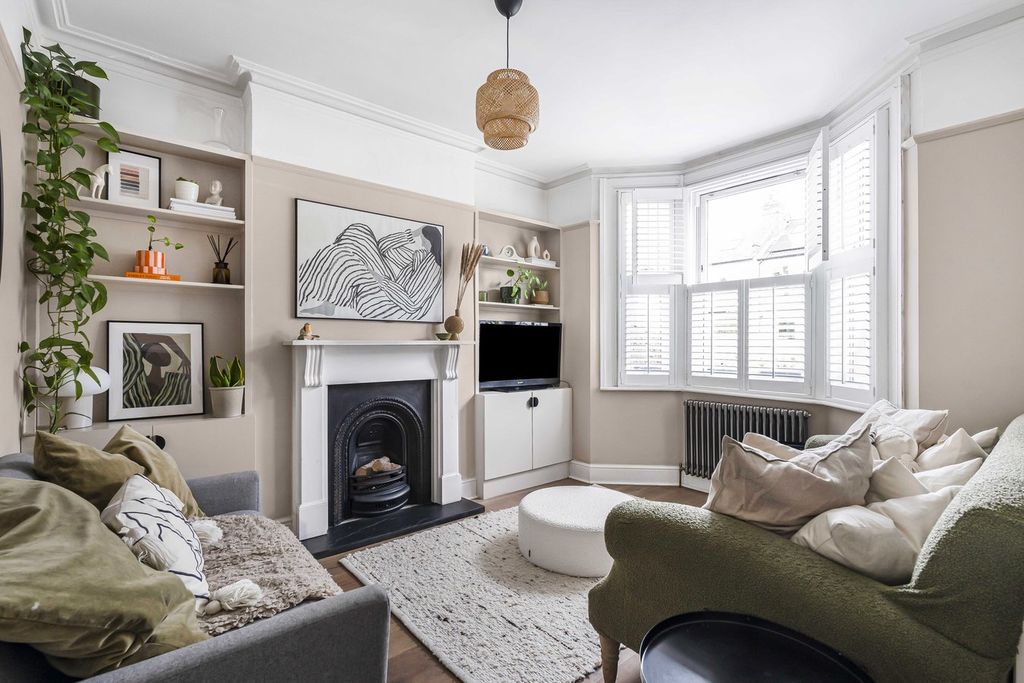 Property photo 2 of 19