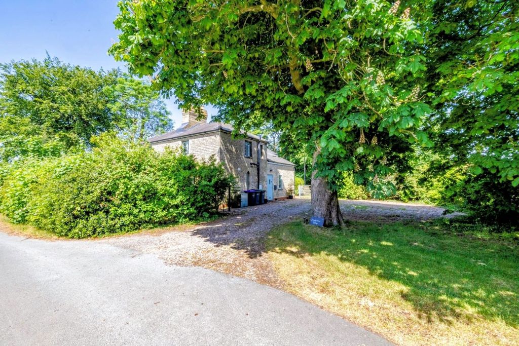 Property photo 2 of 32 Driveway