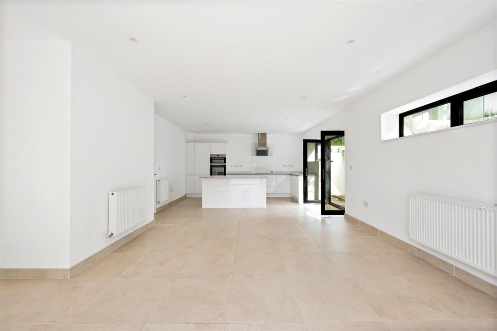 Property photo 2 of 24 Kitchen/Sitting Room