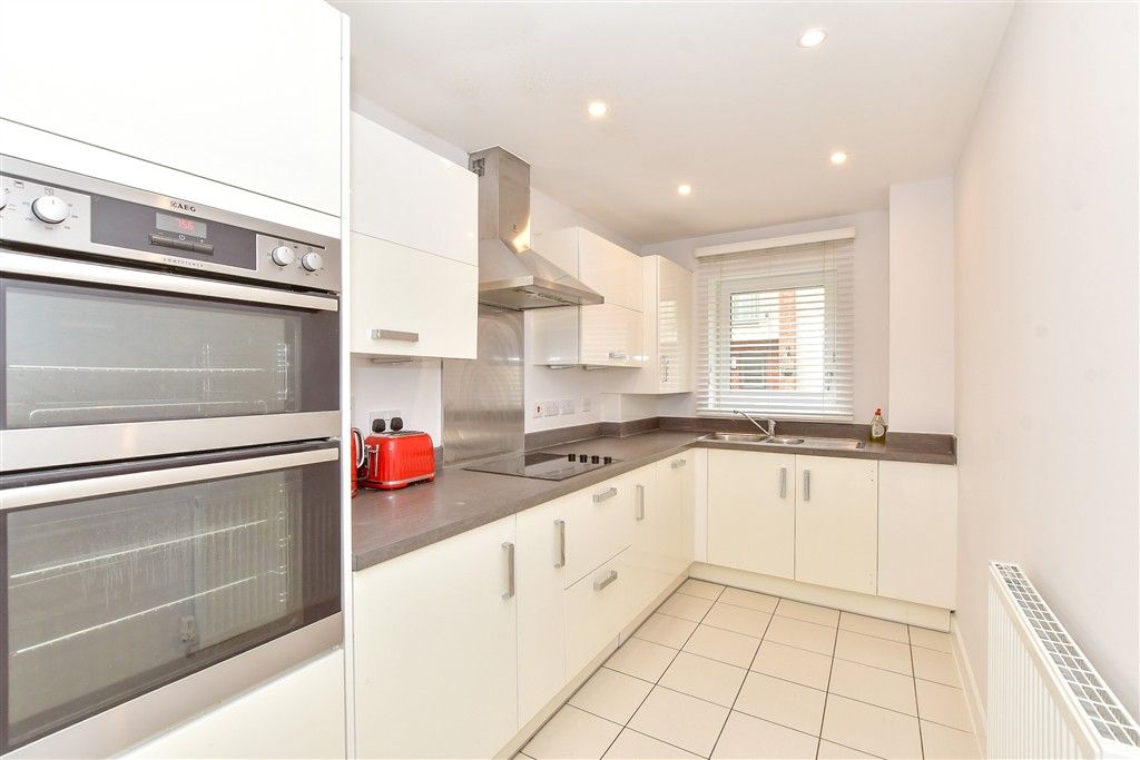 Property photo 3 of 12 Kitchen