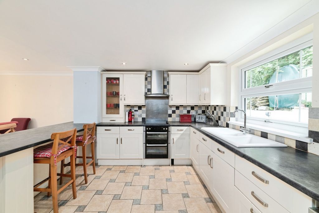 Property photo 2 of 21 Pbox-Img.Jpg