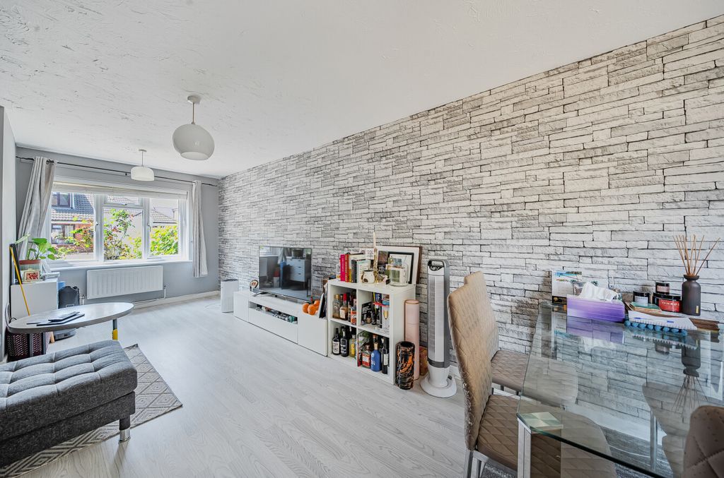 Property photo 3 of 18 1290360-1-684c8A0...