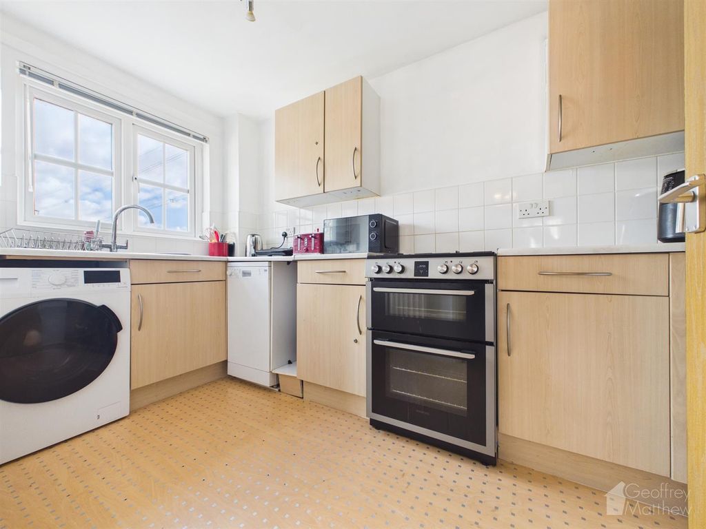 Property photo 2 of 10 Cam02365G0-Pr0441-Still005.Jpg