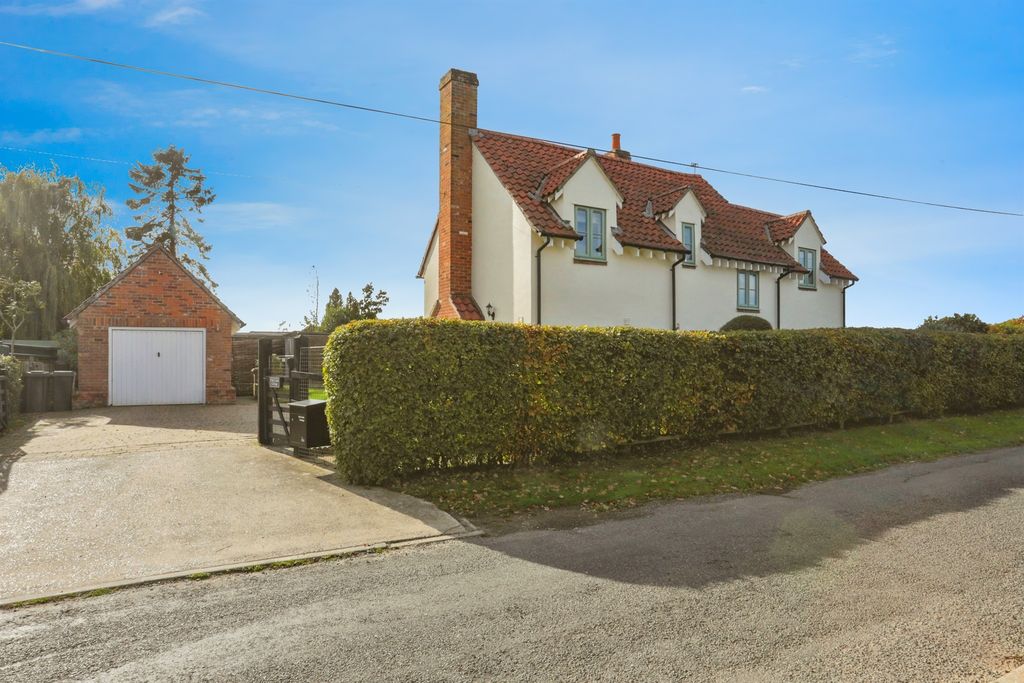 Property photo 2 of 17