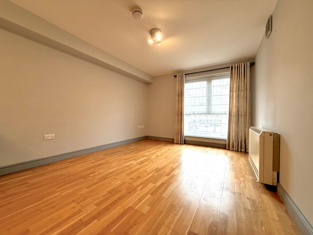 Property photo 3 of 6 Living Room