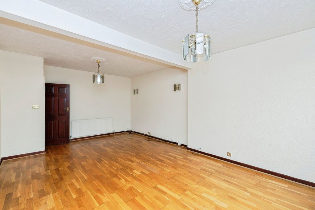 Property photo 3 of 19 Pbox-Img.Jpg