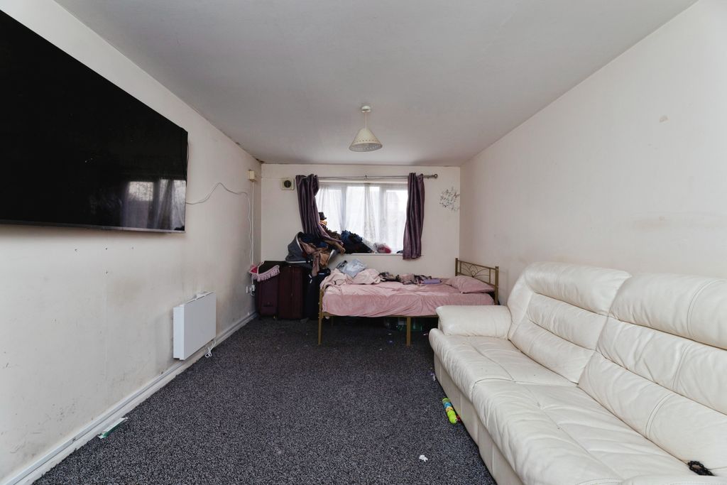 Property photo 3 of 20