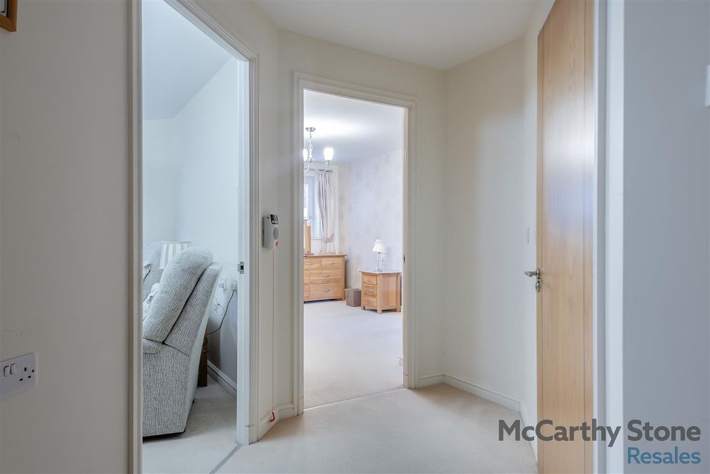Property photo 2 of 34 8662434-Interior07.Jpg