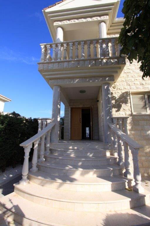 Property photo 3 of 33