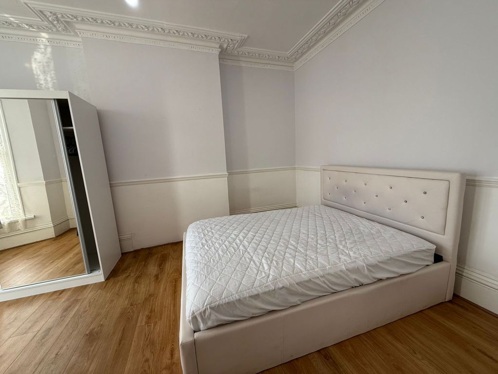 Property photo 1 of 4 One Bedroom Flat Close To Ilford Station- Â£1300 Inclusive Bills