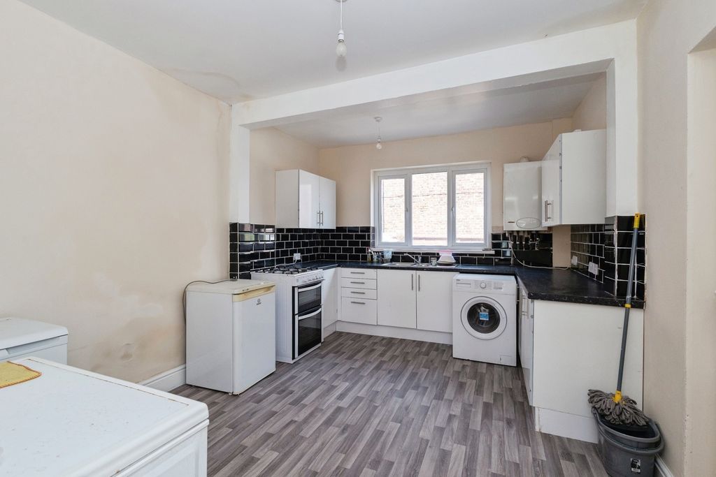 Property photo 2 of 21 Pbox-Img.Jpg