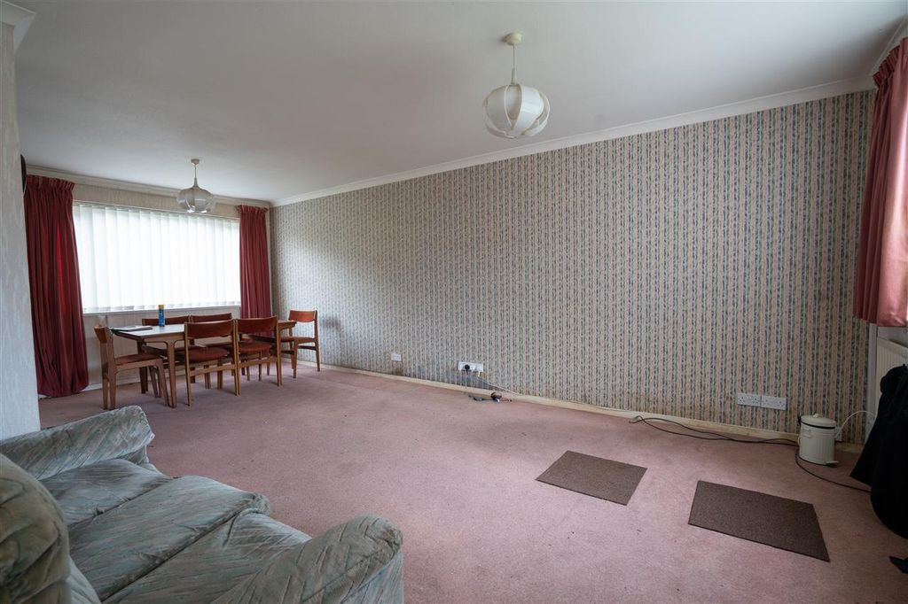 Property photo 2 of 15 L Shaped Lounge Diner