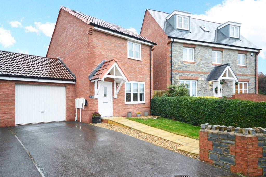 Property photo 1 of 20 Outside