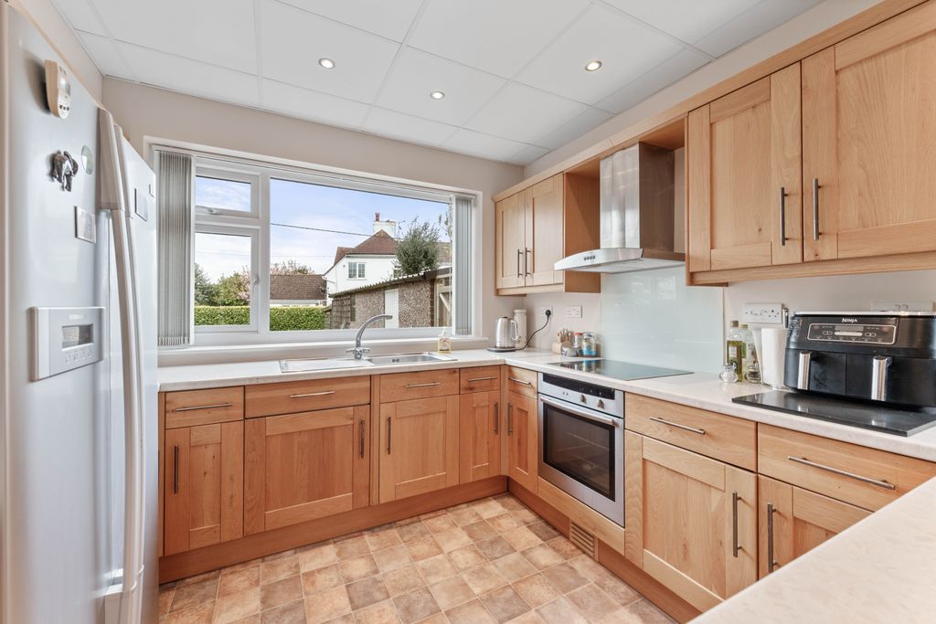 Property photo 2 of 33