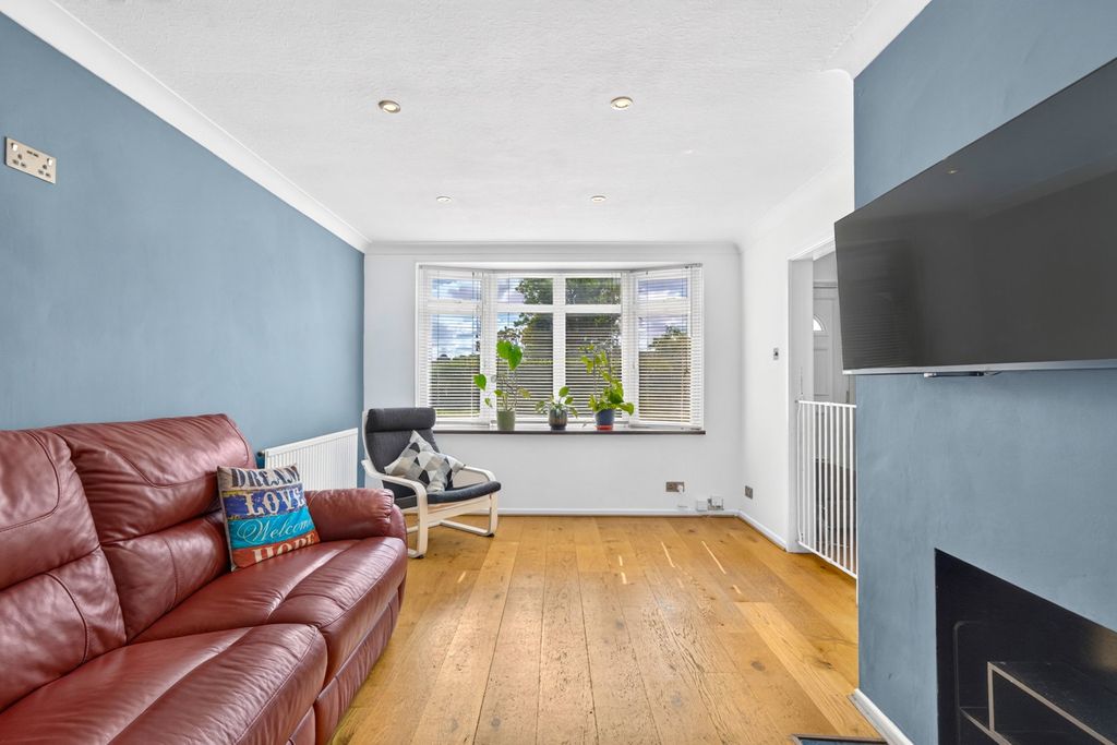 Property photo 2 of 11