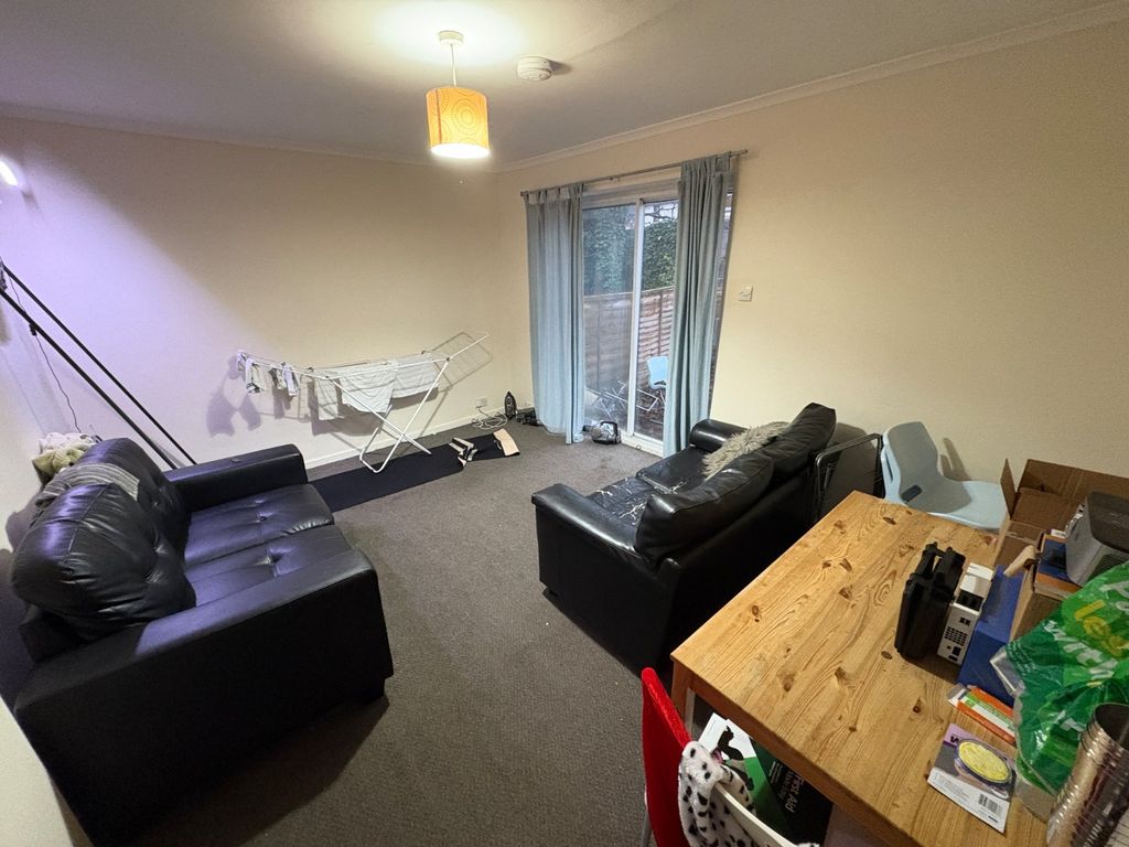 Property photo 2 of 8 Picture No. 10