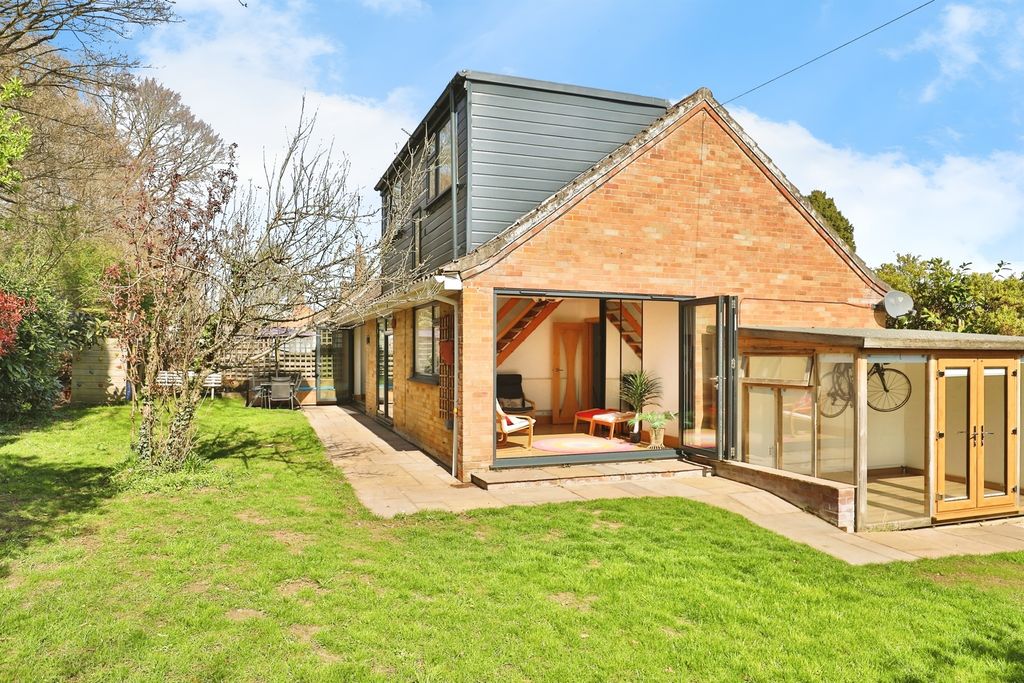 Property photo 2 of 34