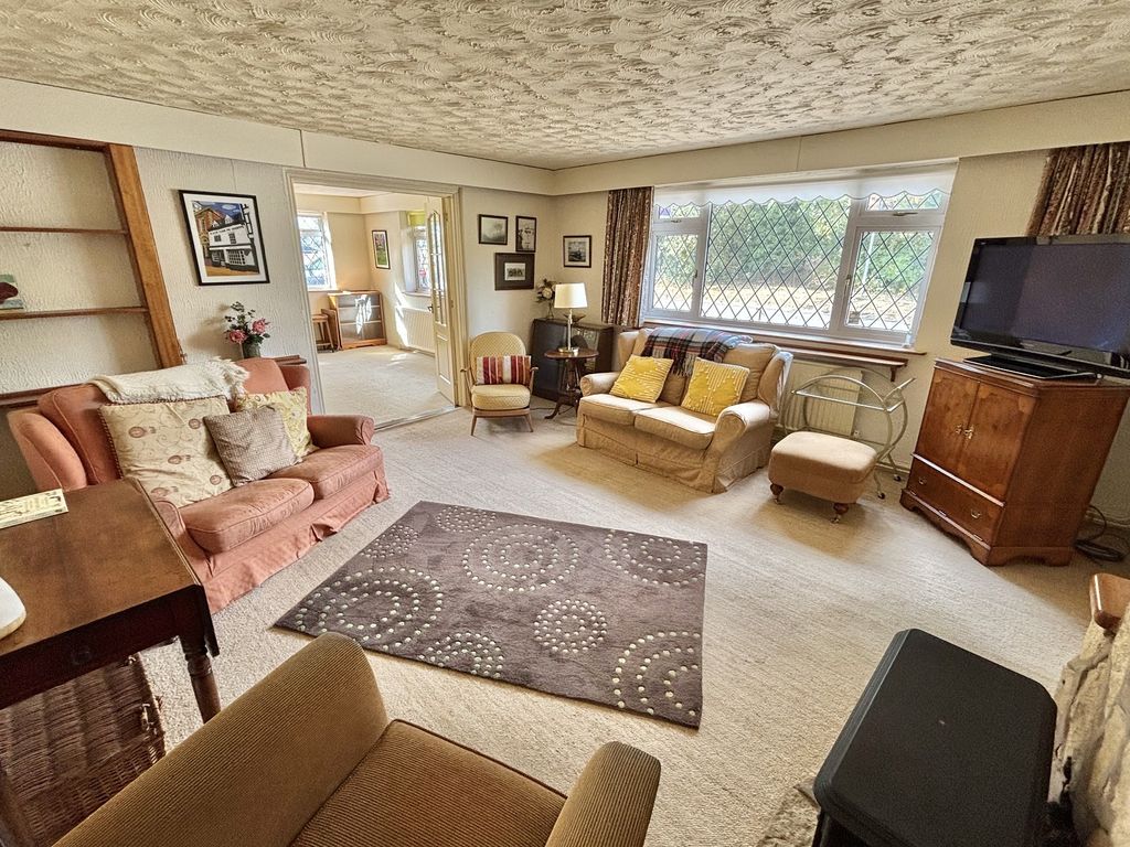 Property photo 3 of 9 Lounge