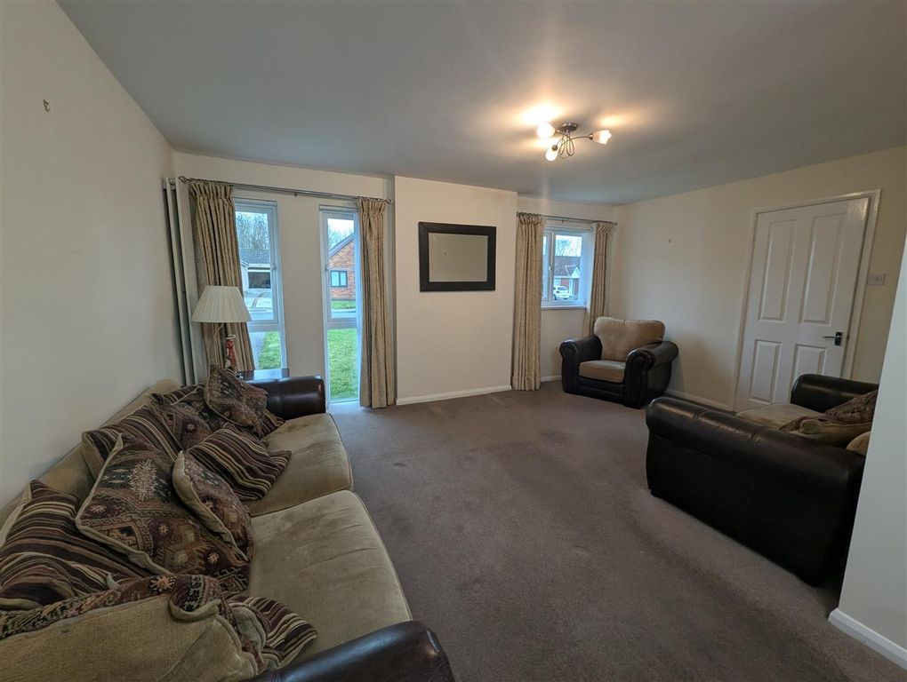 Property photo 2 of 11 Lounge/Diner