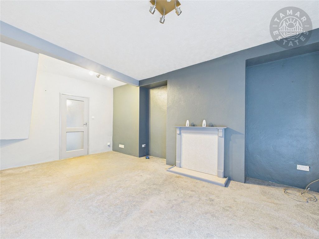 Property photo 2 of 11 Lounge