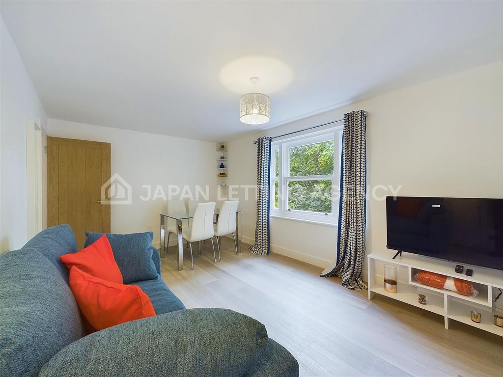 Property photo 2 of 8 Cam02206G0-Pr0108-Still004.Jpg