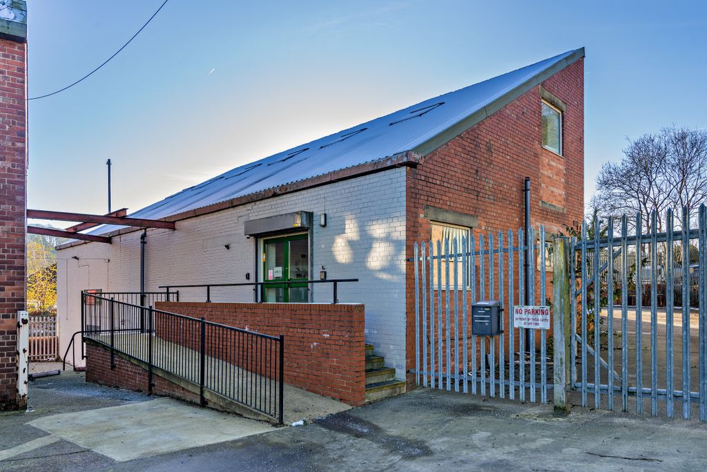 Property photo 2 of 6