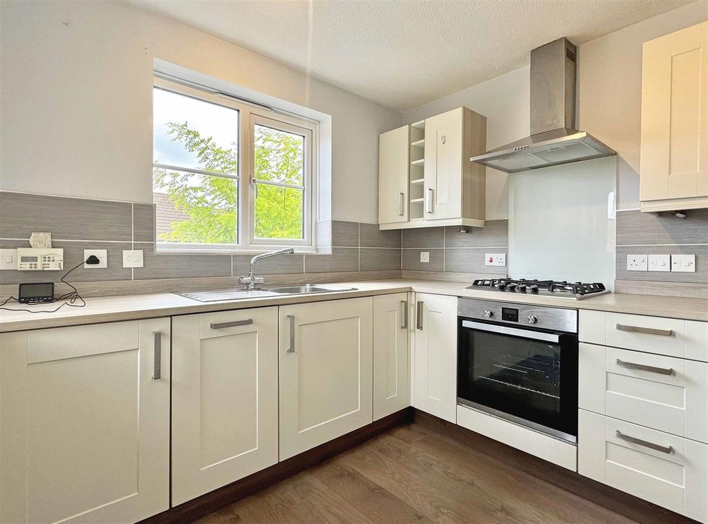Property photo 3 of 11 Kitchen B.Jpg