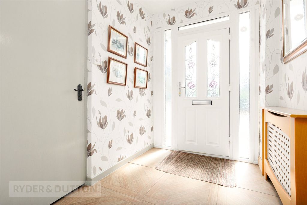 Property photo 3 of 22 Side Entrance Hall