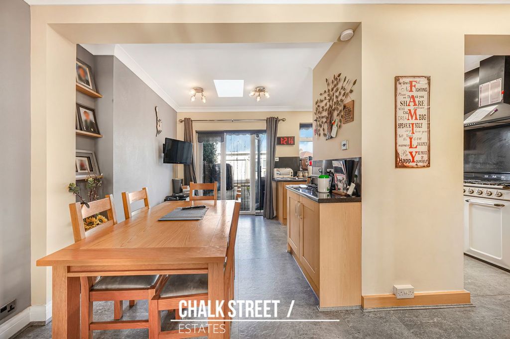 Property photo 3 of 33