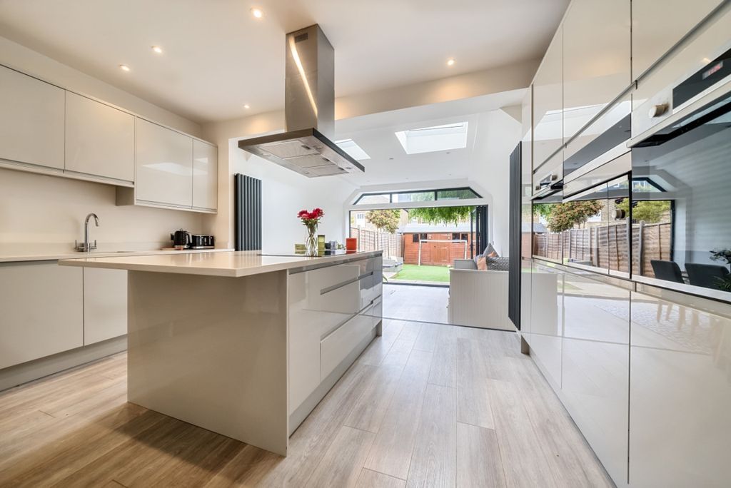 Property photo 1 of 6 988382 (3)