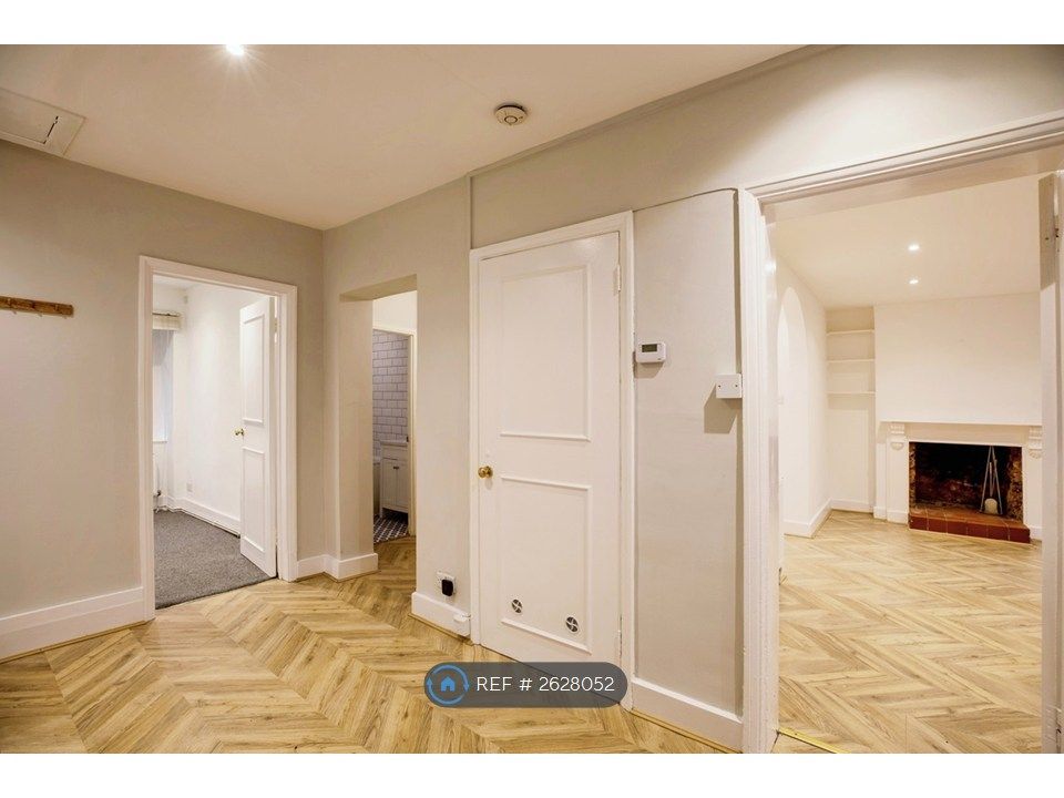 Property photo 2 of 9 Entrance Hall / Dining Area