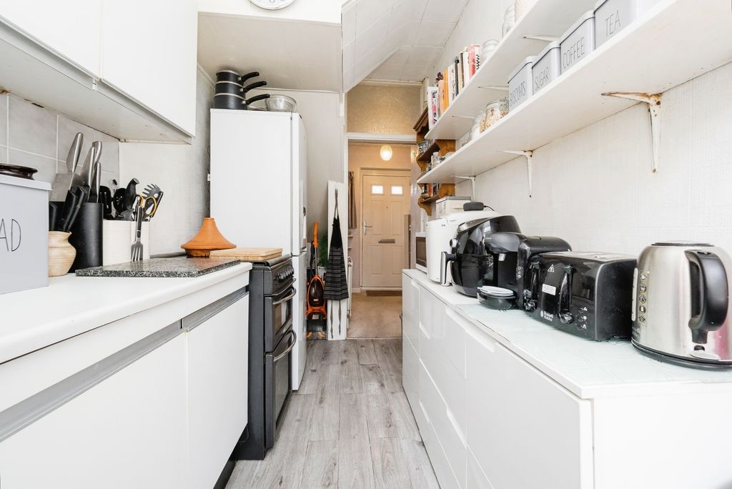 Property photo 3 of 16 Kitchen