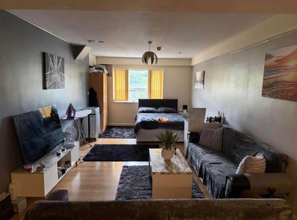 Property photo 2 of 6