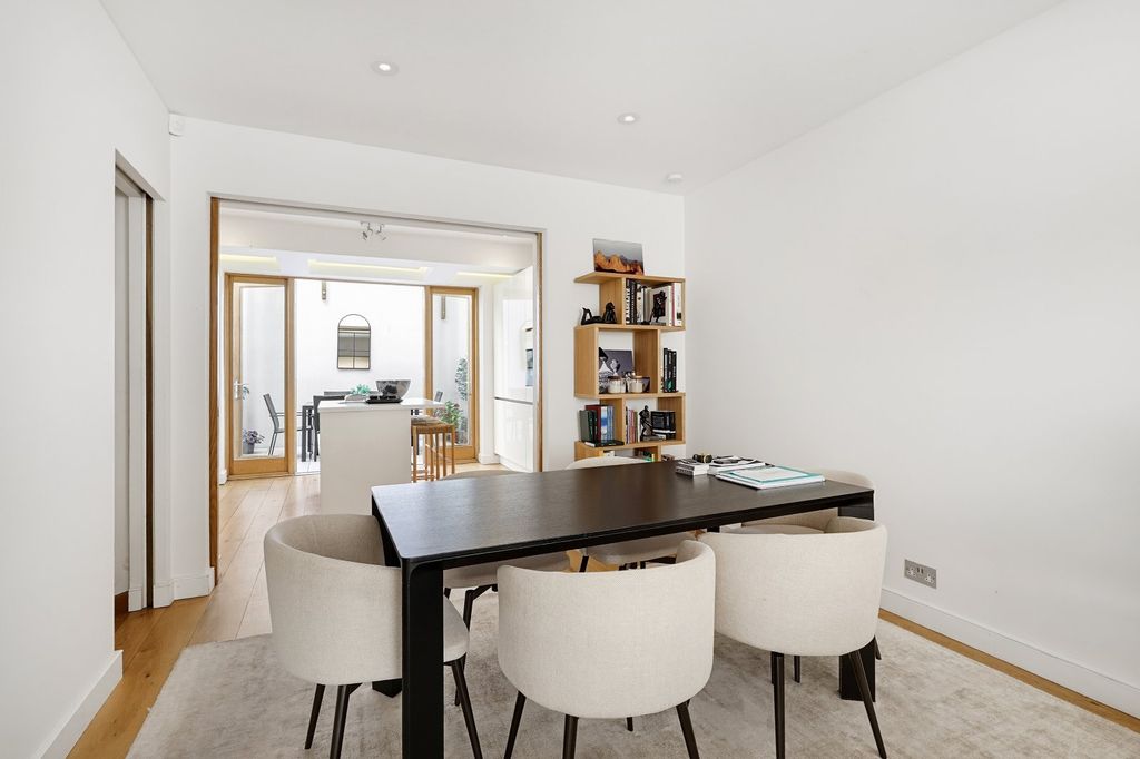 Property photo 3 of 16 Dining Room