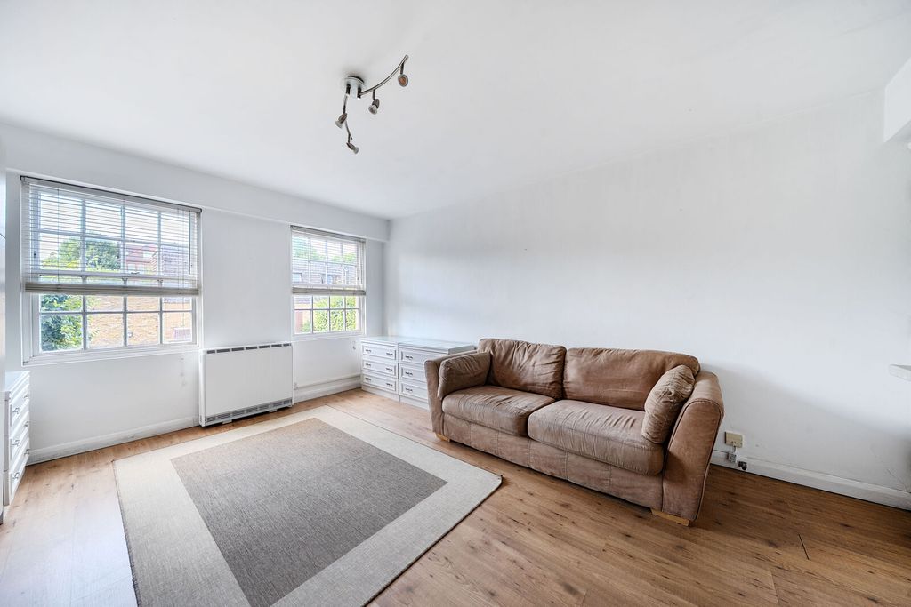 Property photo 3 of 12