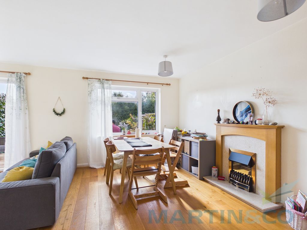 Property photo 3 of 11 Cam01059G0-Pr0358-Still003