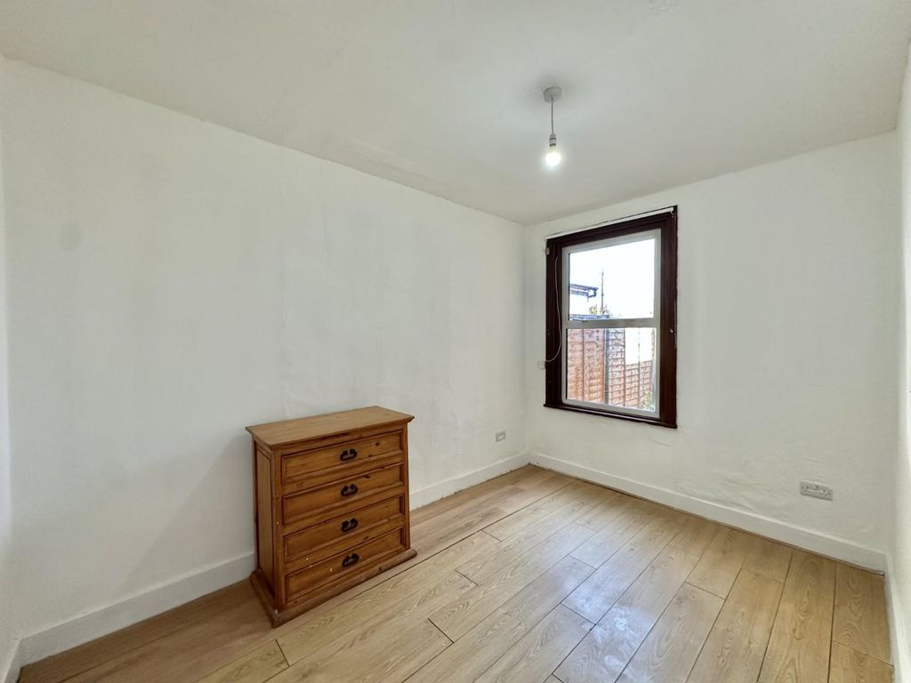 Property photo 3 of 13 06d5d372-2441-41c6-B5B0-Bdeaf6494216.Jpg