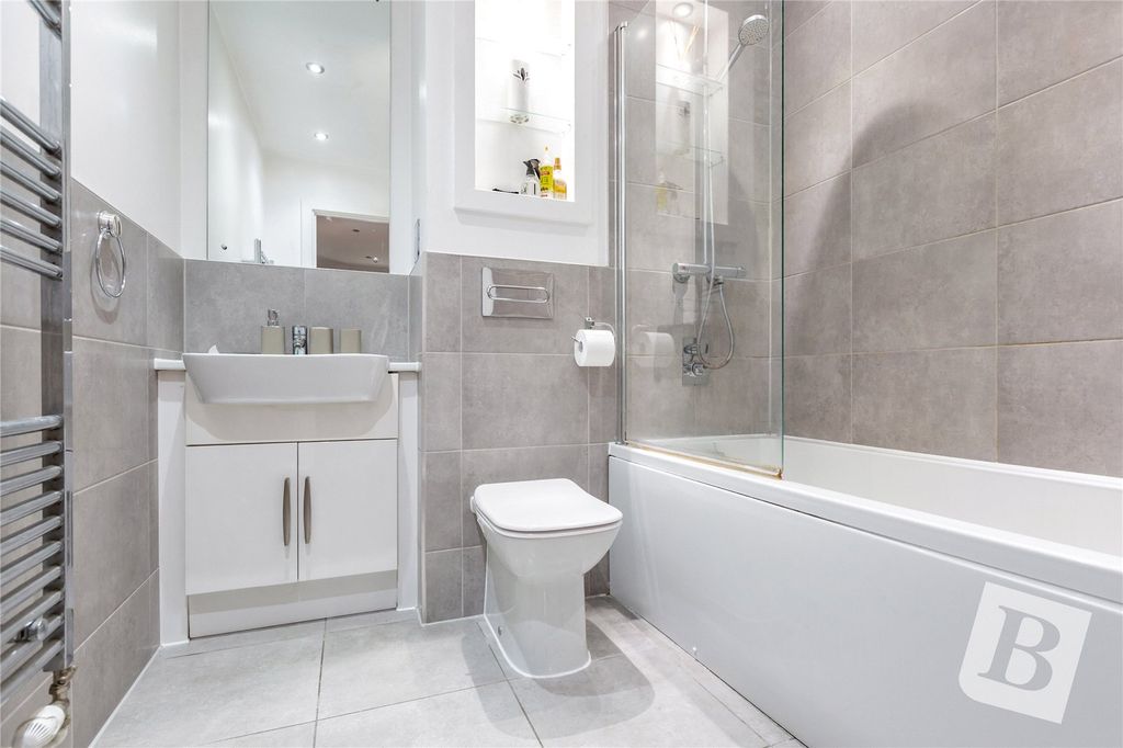 Property photo 3 of 14 Bathroom